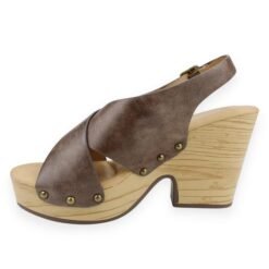 Sandalia New Walk Marrón Tachas